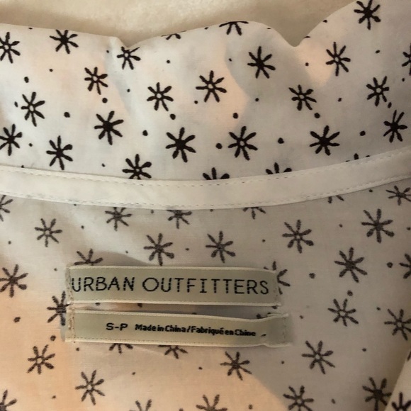 NWOT! UO Short Sleeve Button Up - Picture 3 of 5